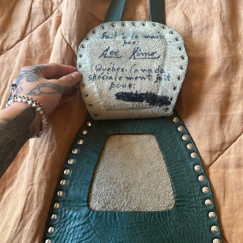 Handmade vintage studded genuine leather crossbody purse - Picture 4 of 4